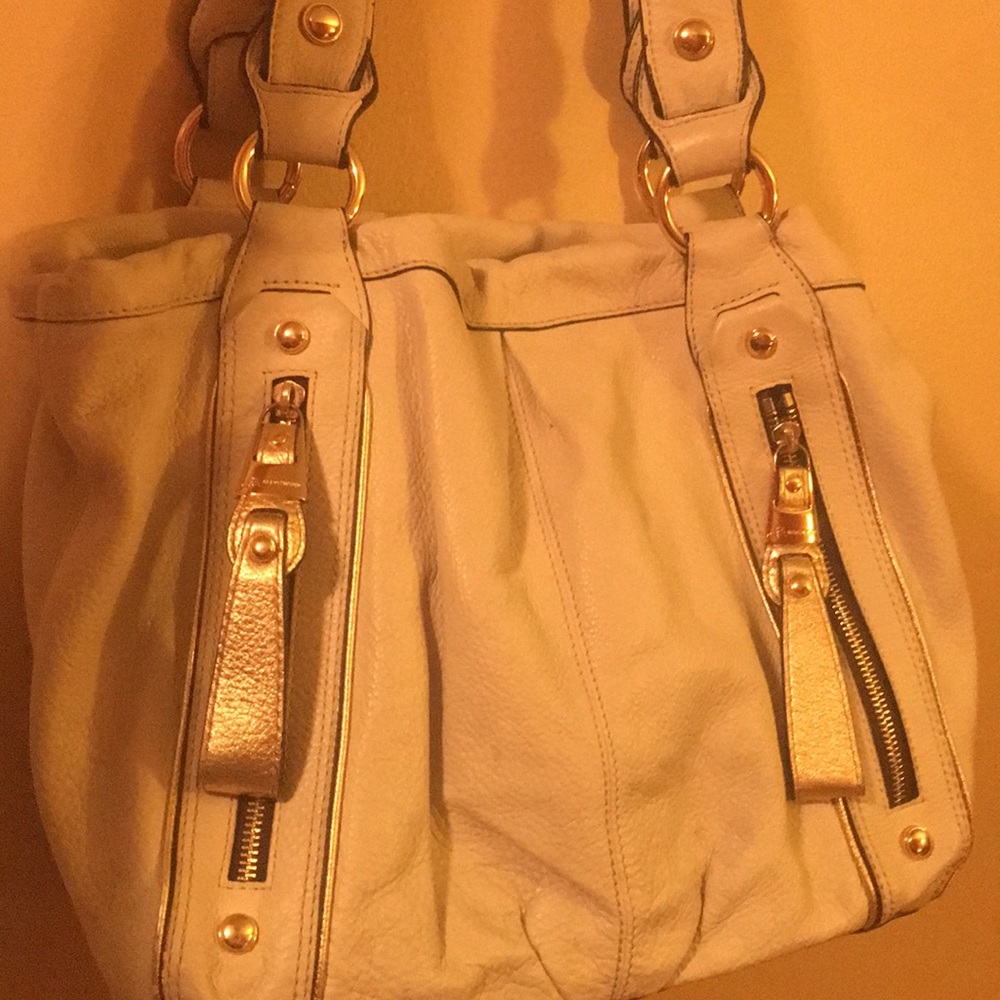 B. Makowsky cream leather purse